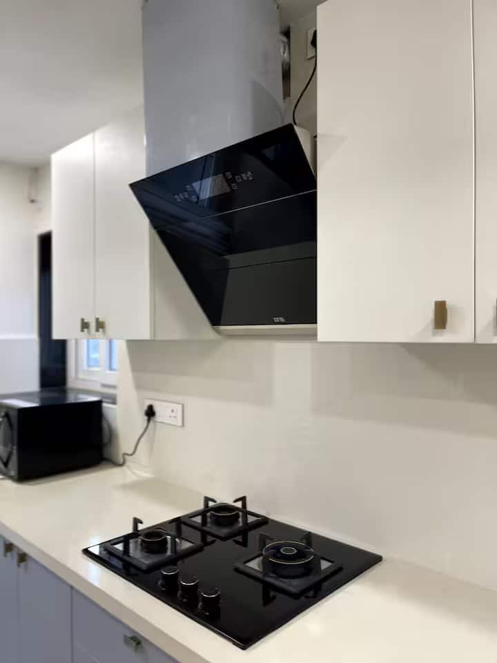 Kitchenette image 3