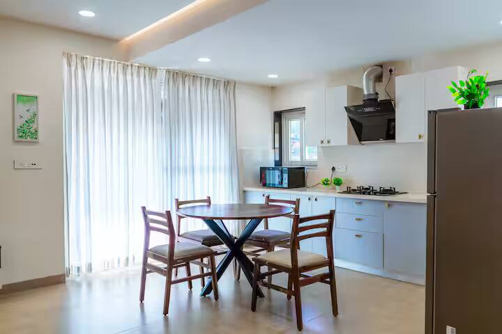 Dining area image 3