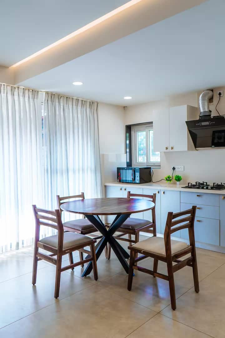 Dining area image 4