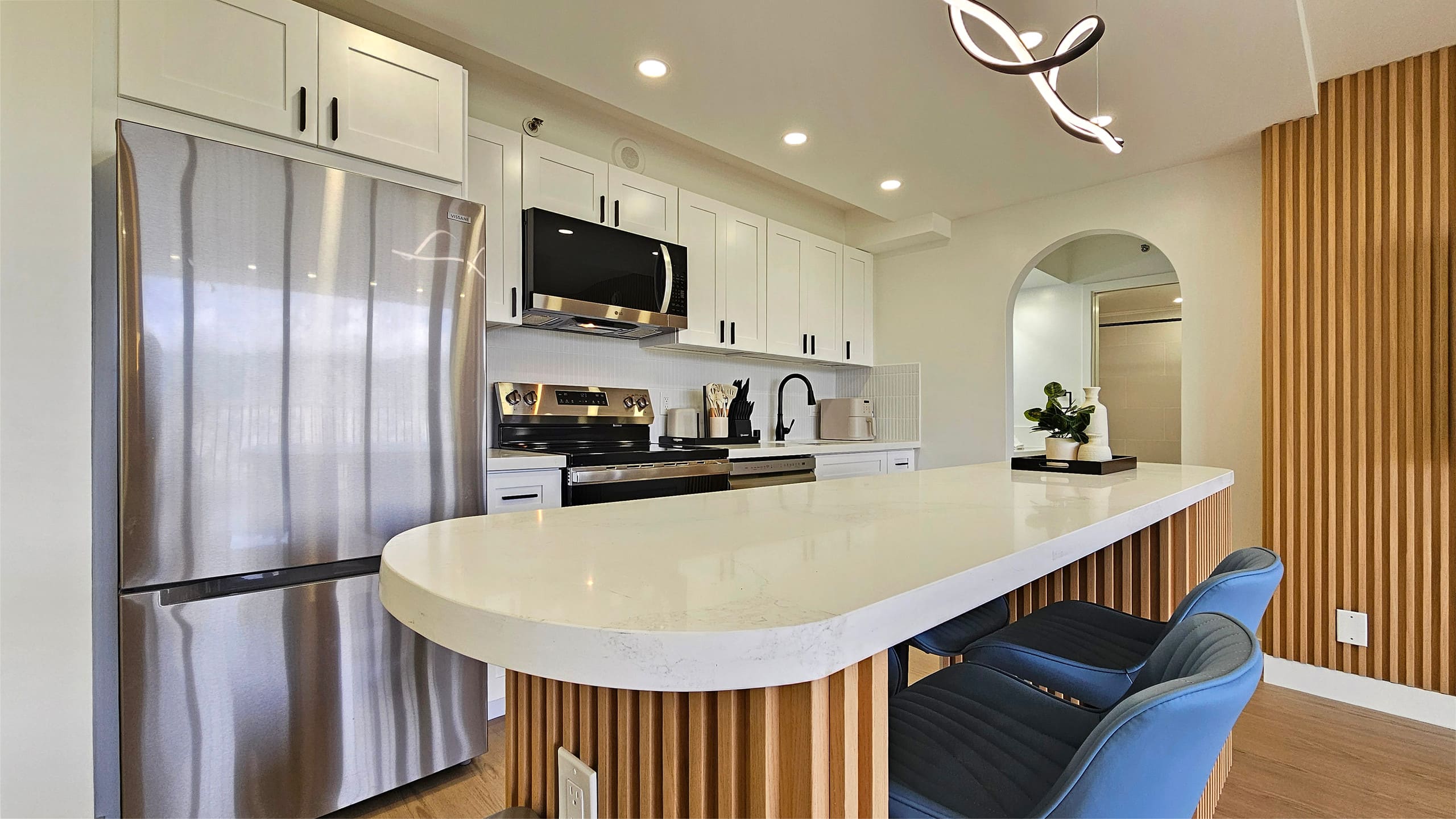 Brand New Waikiki Banyan Amazing views Parking - Image 6