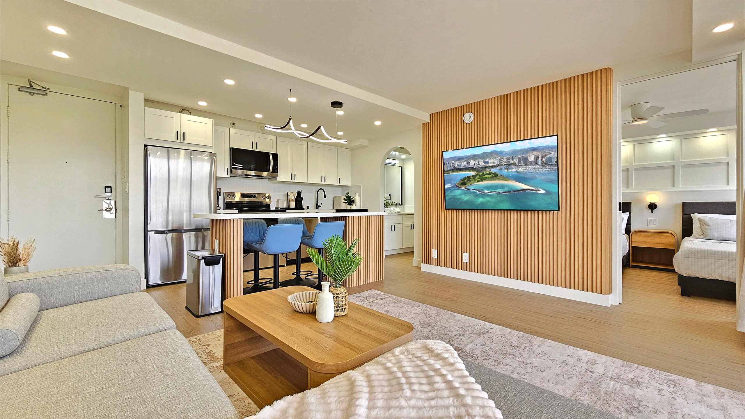 Brand New Waikiki Banyan Amazing views Parking - Image 3
