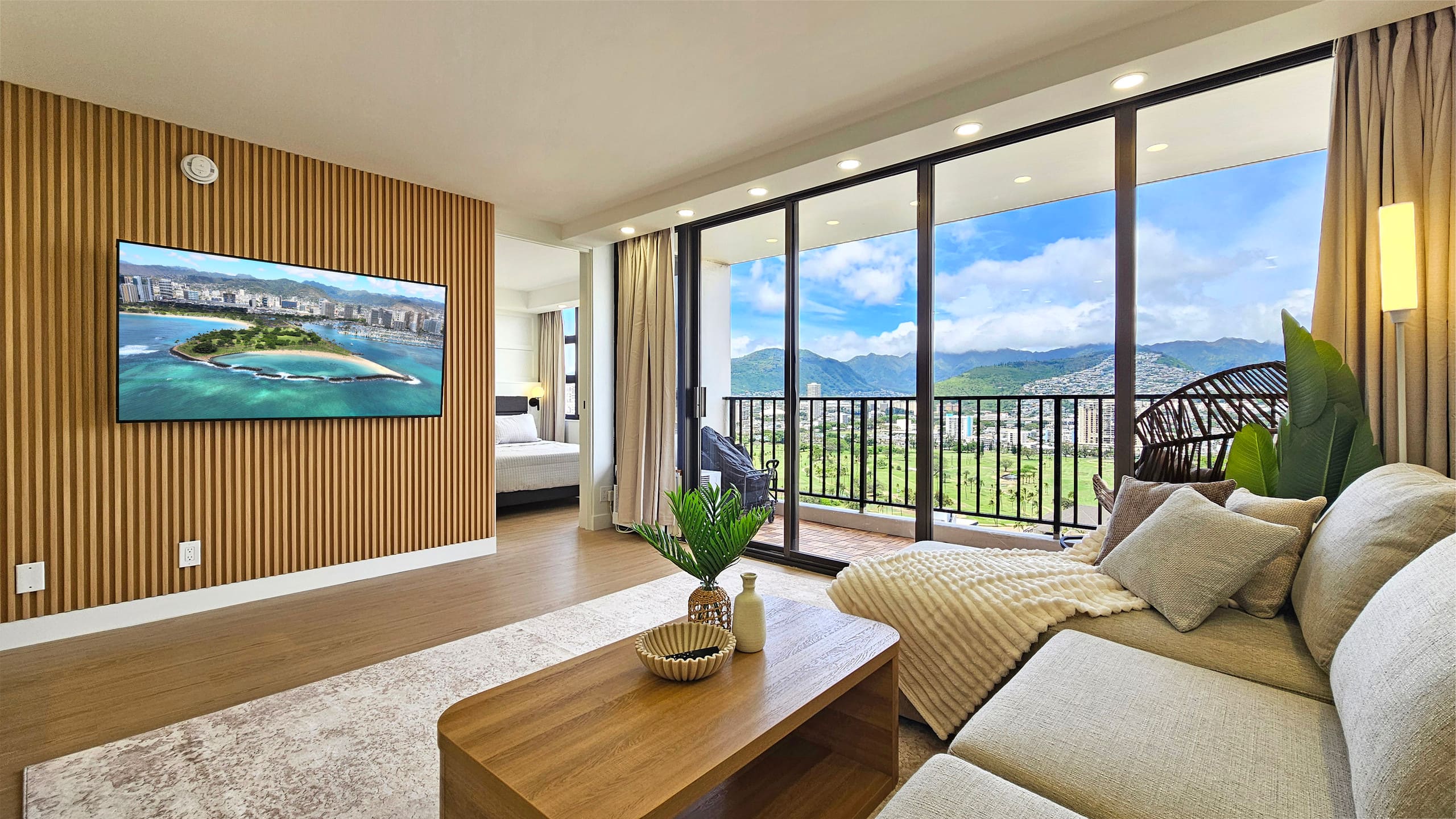 Brand New Waikiki Banyan Amazing views Parking - Image 1