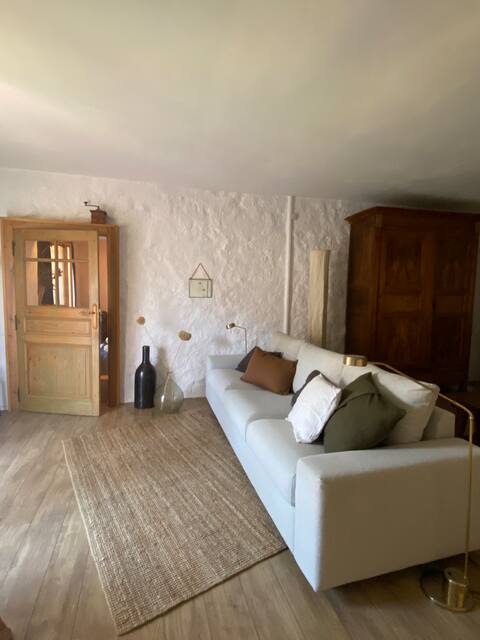 Top Airbnb: Village house, 6 people, terrace with Mont Ventoux view à Bédoin