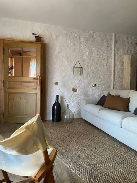 Top Airbnb: Village house, 6 people, terrace with Mont Ventoux view in Bédoin