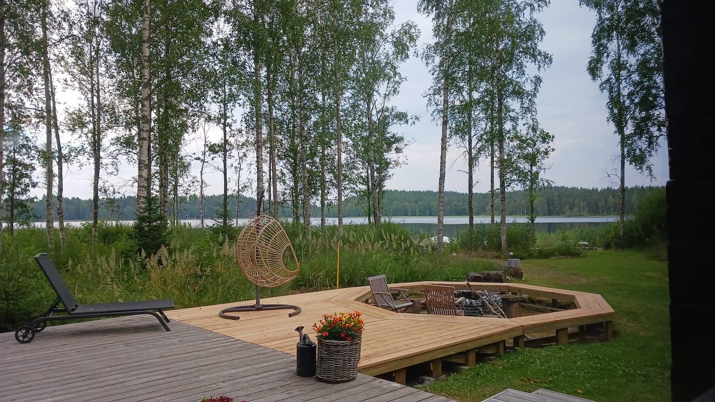 Luonnonläheinen Järvenrantamökki 5