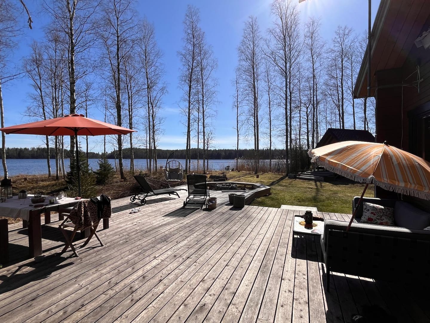Luonnonläheinen Järvenrantamökki 2