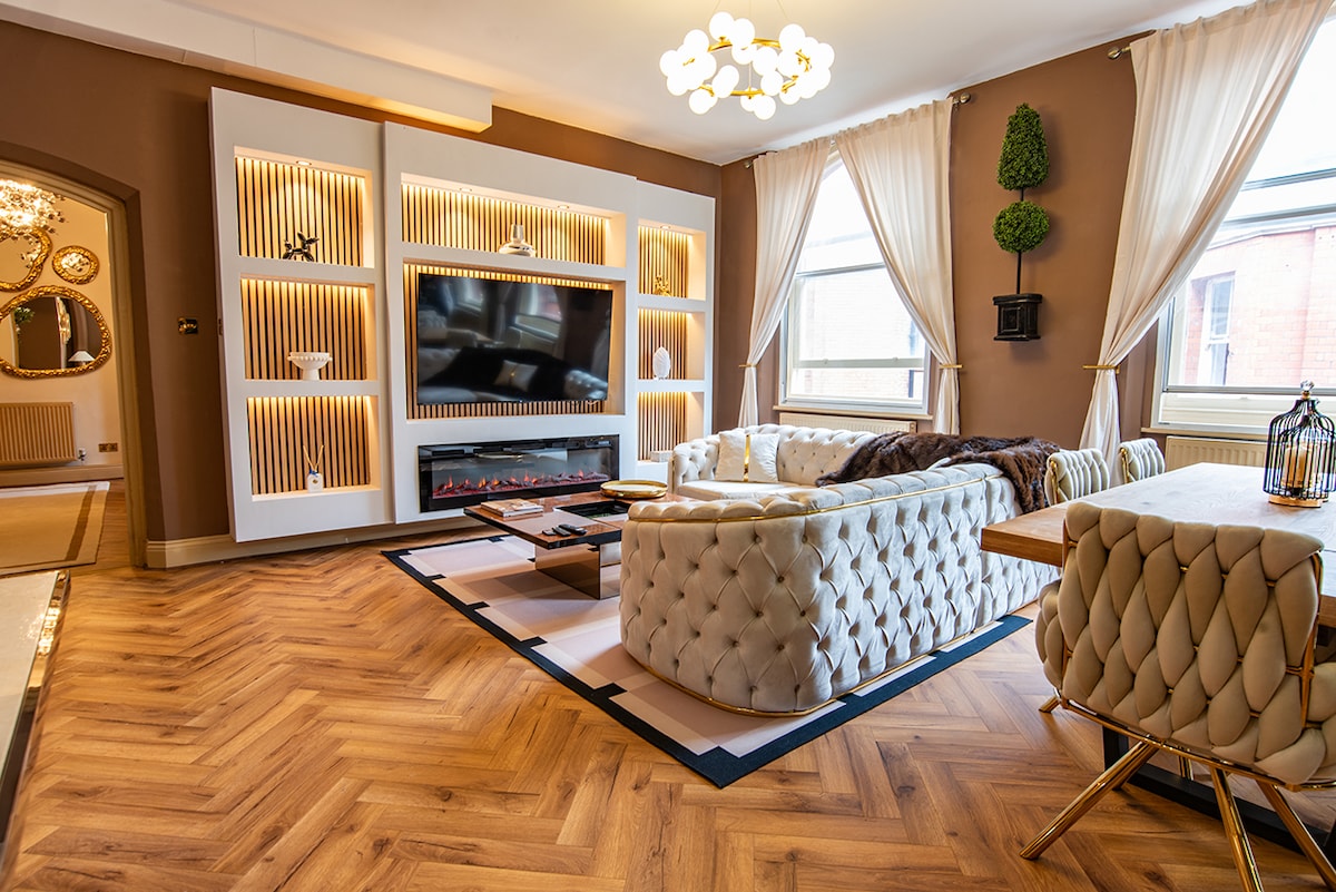 Appartement de luxe design | Stationnement, spa et mur de cinéma ...