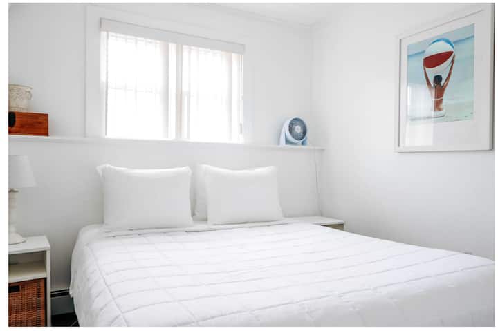 Soundview 2 Bedroom Apartment Water Front (Unit 9) - Montauk, NY