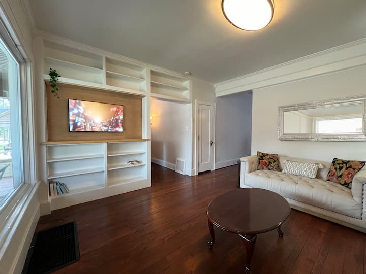 Downtown Tc! Walk To Beach, Fenced Yard For Pups! - Traverse City, MI