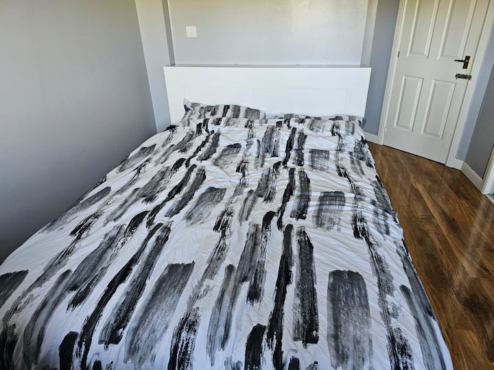 Comfortable Room W Workspace | Free Parking - Paisley