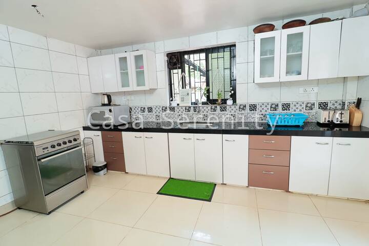 Full kitchen image 1