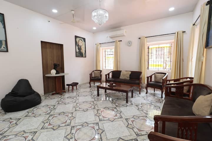 Living room image 6