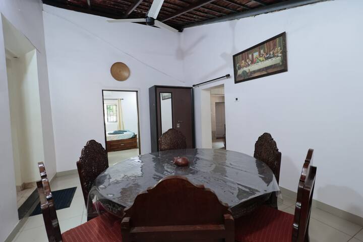 Dining area image 2