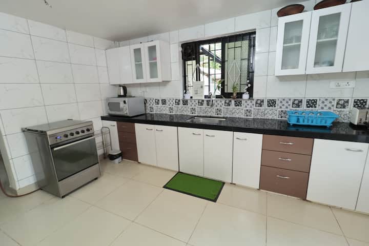 Full kitchen image 3