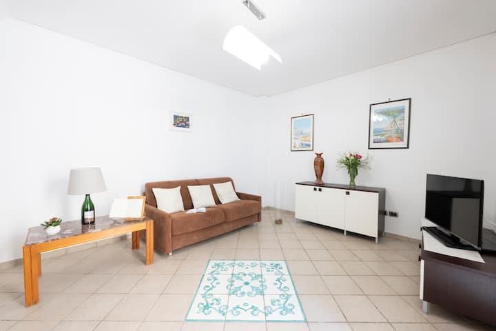 Comfortable Praiano Stay With Partial Sea View - Praiano