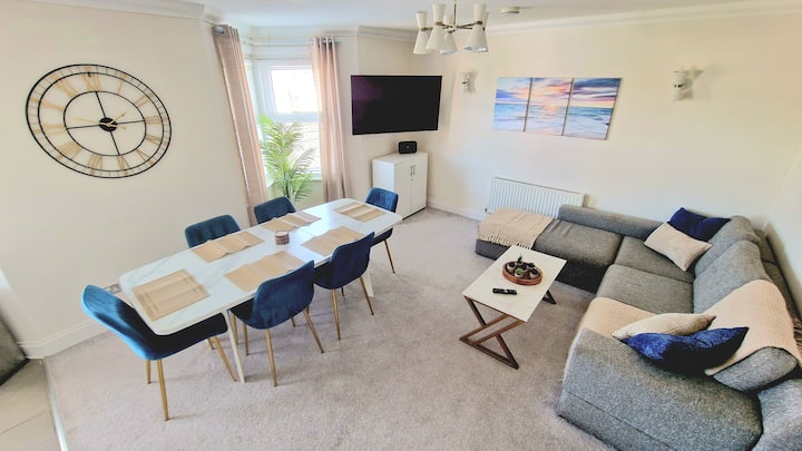 *New* 3br Coastal Flat | Walk To Beach | 3 Park - 샌드뱅크스