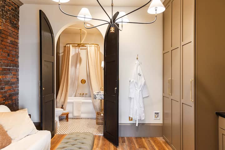 The 908 | Historic Luxury Suite 3 - Everett, WA