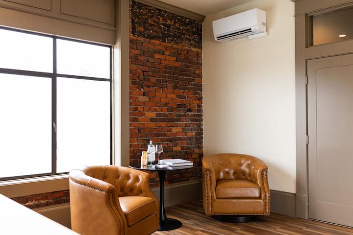 The 908 | Historic Luxury Suite 4 - Everett, WA