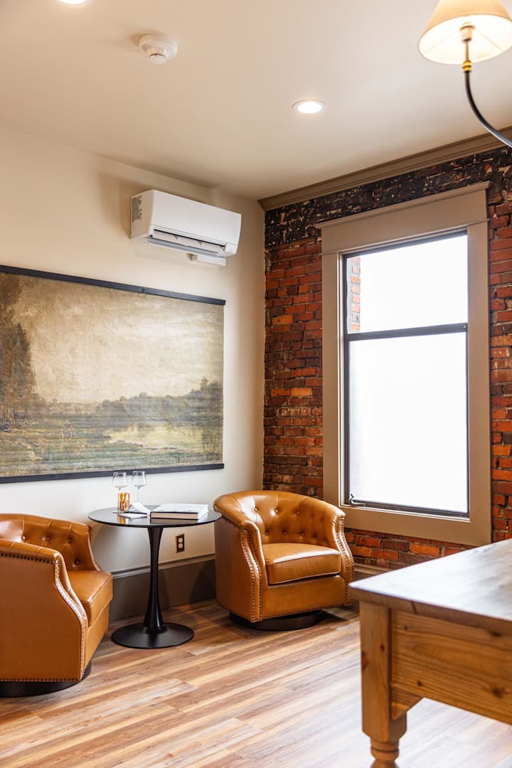 The 908 | Historic Luxury Suite 6 - Everett, WA