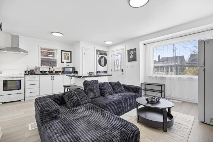 Spacious 3br Home W/ 3 Queen Beds + Parking - Toronto