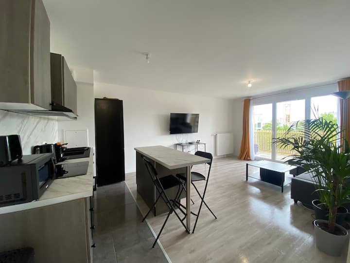 Chambre Privée, Grand Lit, Porte De Paris - Île-de-France
