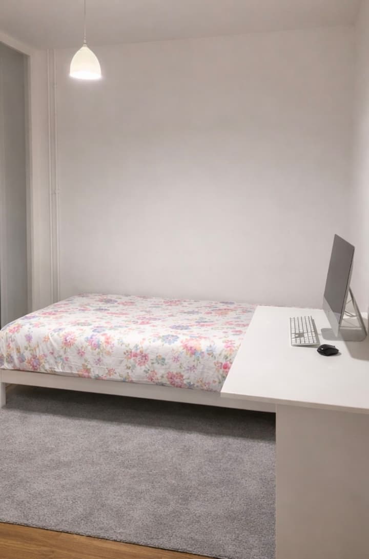 Une Chambre Meublée Dans Un Appartement Calme - Renens