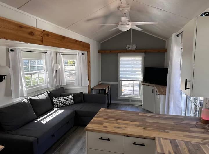 Lindell Beach Holiday Resort - Cultus Lake