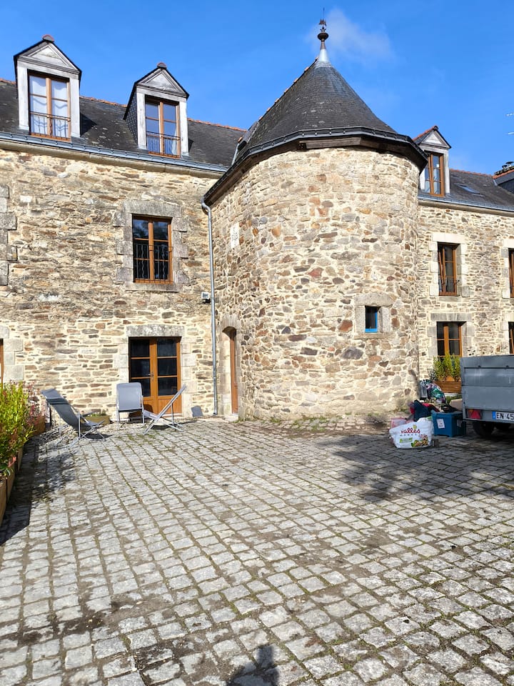 Maison De Caractère Restaurée 4 Chambres 8-10 Pers - Theix