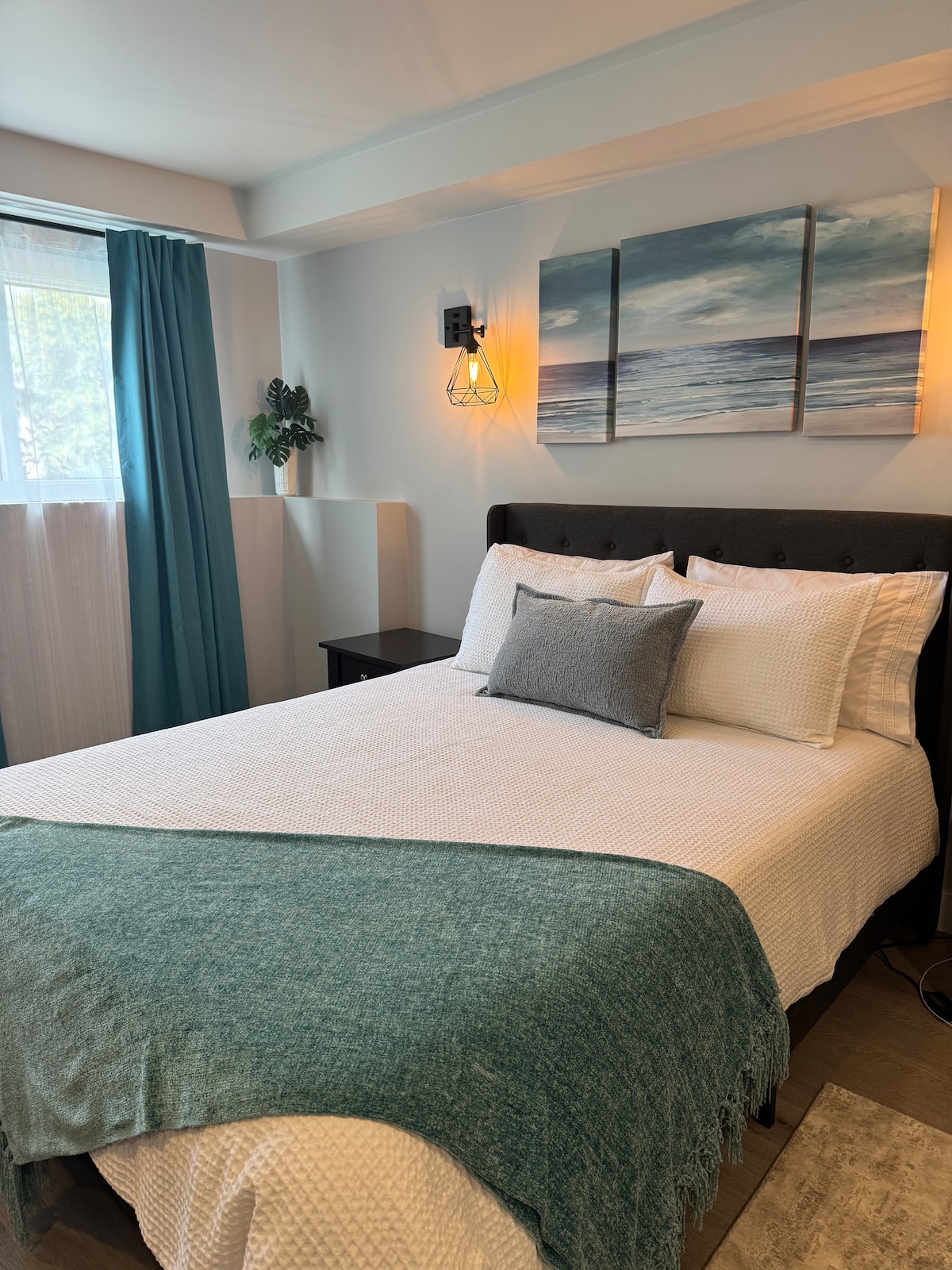 
 Walk to Beach
2 Private Entrance /Ensuites



 - Benalto