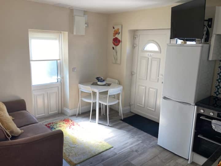 Meadowview Apt B, Sleeps 4, 2 Mins Walk To Town - Cobh