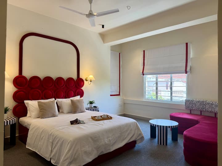 Centrally Located Villa With Garden - Jaipur