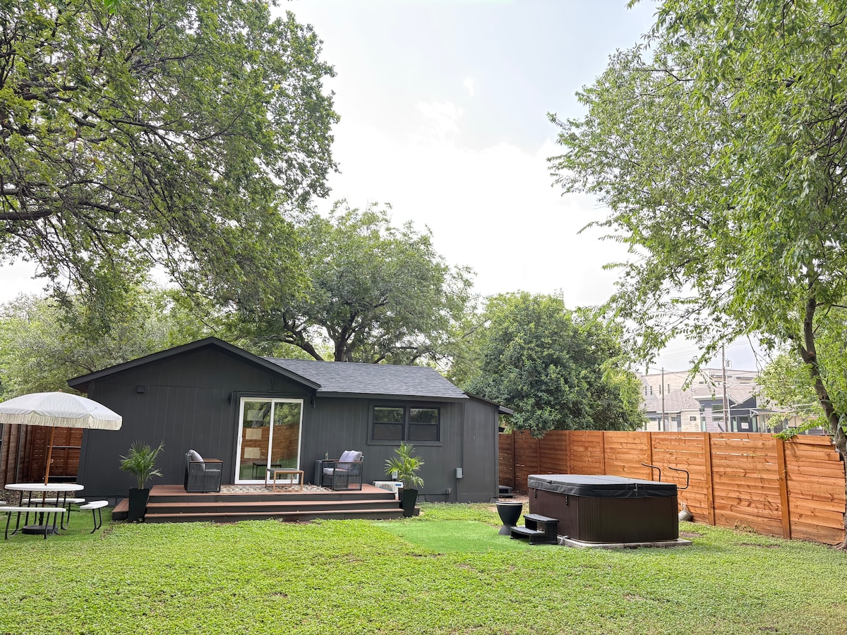 Modern Austin Retreat | Hot Tub + Outdoor Shower