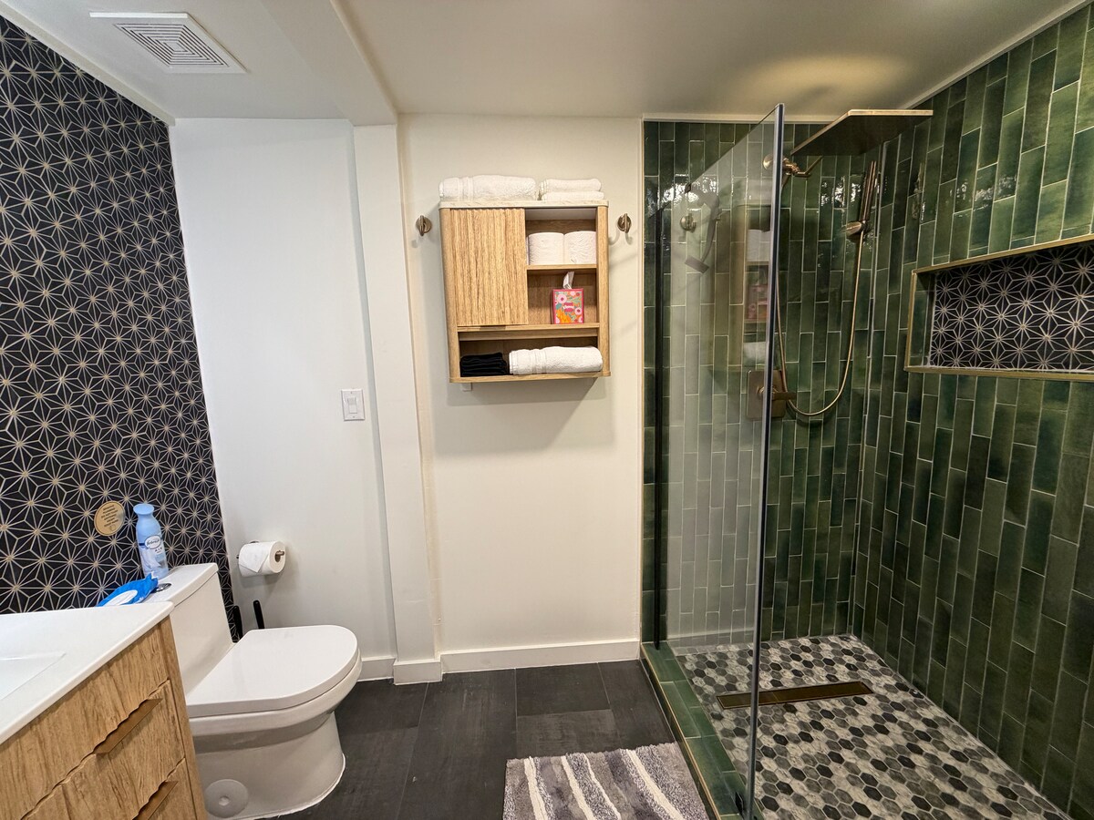 Modern Austin Retreat | Hot Tub + Outdoor Shower