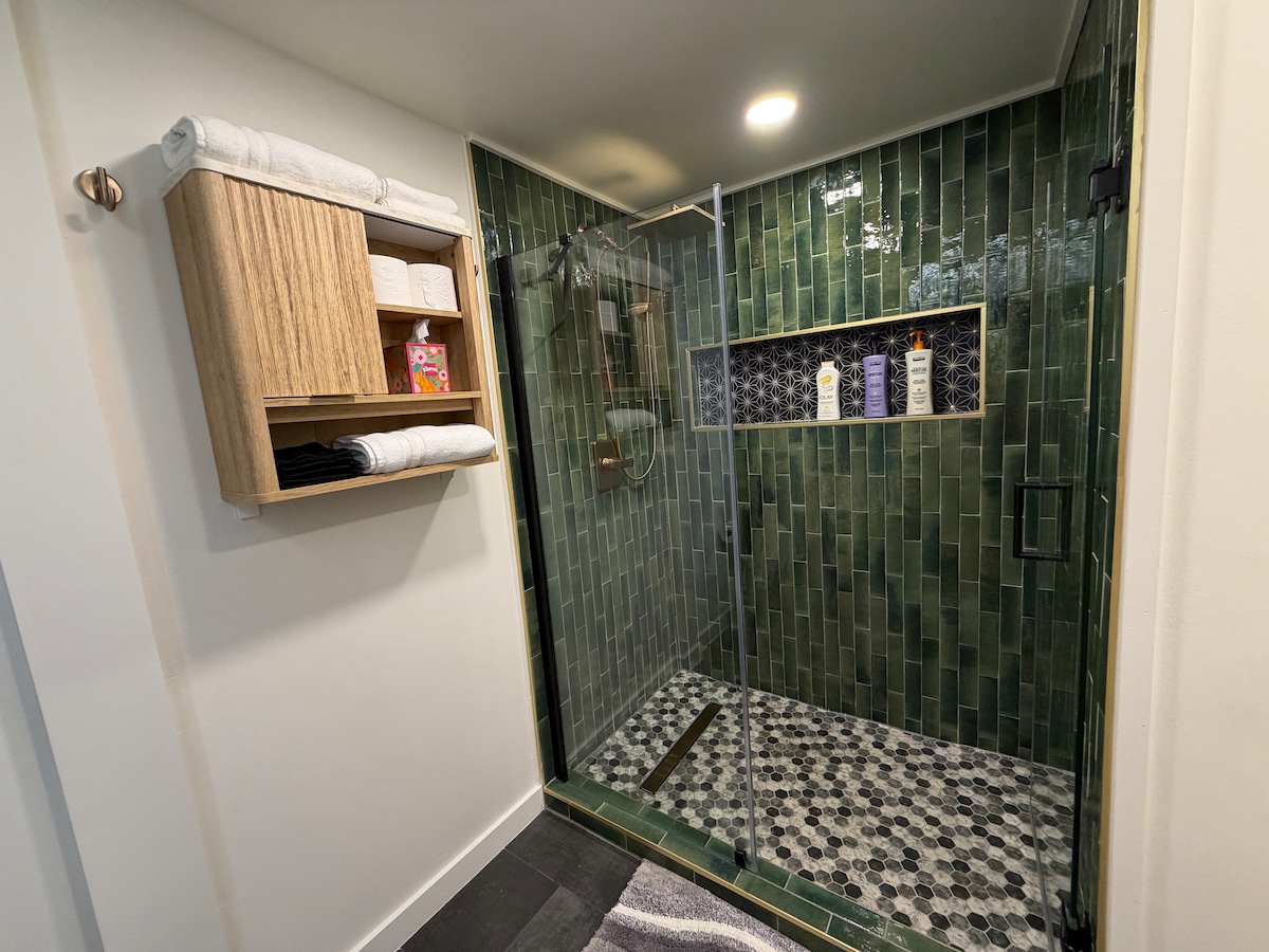 Modern Austin Retreat | Hot Tub + Outdoor Shower
