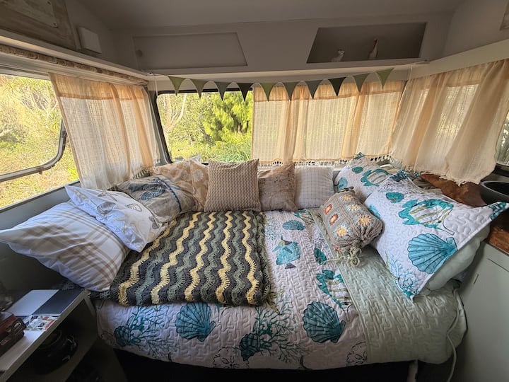 Little Daisy - Unique Caravan Stay Ready For Wsl - Raglan