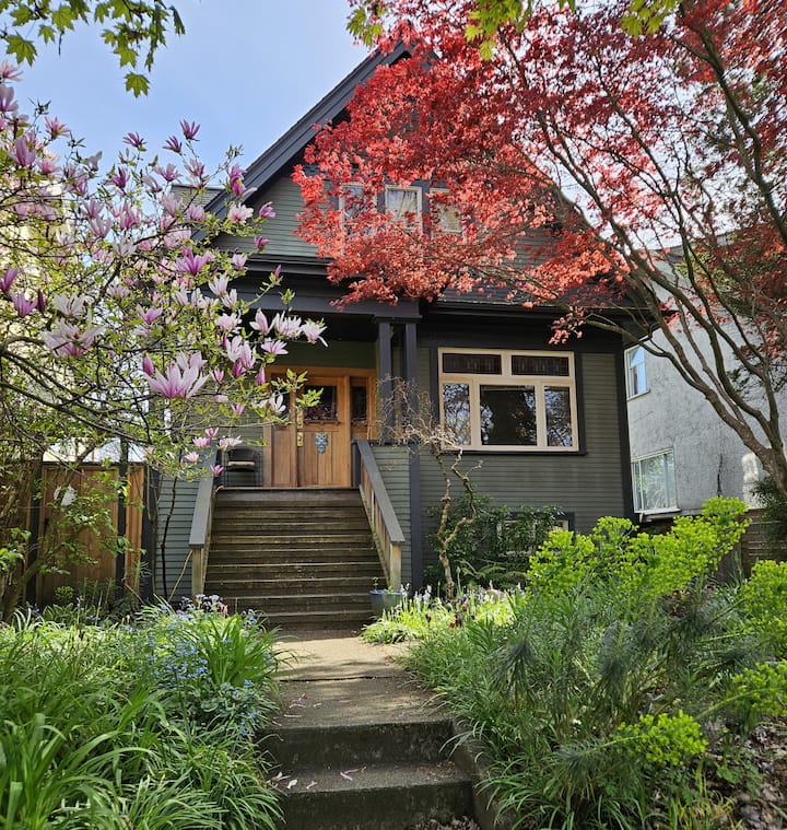 Mount Pleasant Garden Oasis - Vancouver
