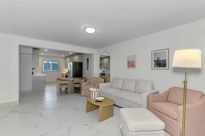 Stylish Coastal 1br | Gulf & Bay Access |Sleeps 4 - Manasota Key, FL