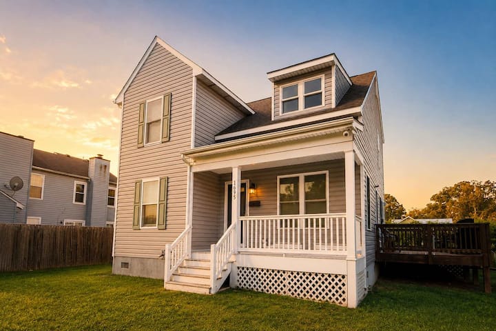 Beachside 4br W/ Backyard, Grill & Workspace - Hampton