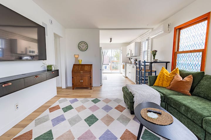 Terry's Place-comfortable Home Sleeps 8 With Yard! - Halifax