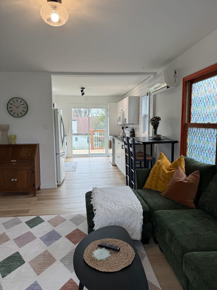 Terry's Place-comfortable Home Sleeps 8 With Yard! - Halifax