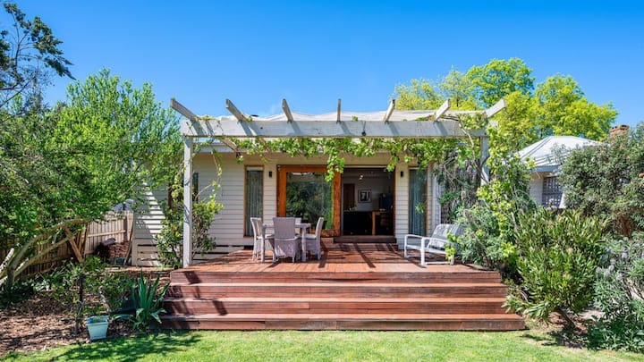 Vine House | Family Home In Perfect Location - Healesville