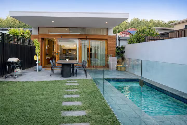 Elwood House -Escape (3br+2bath) +Plus Pool/sauna - Melbourne