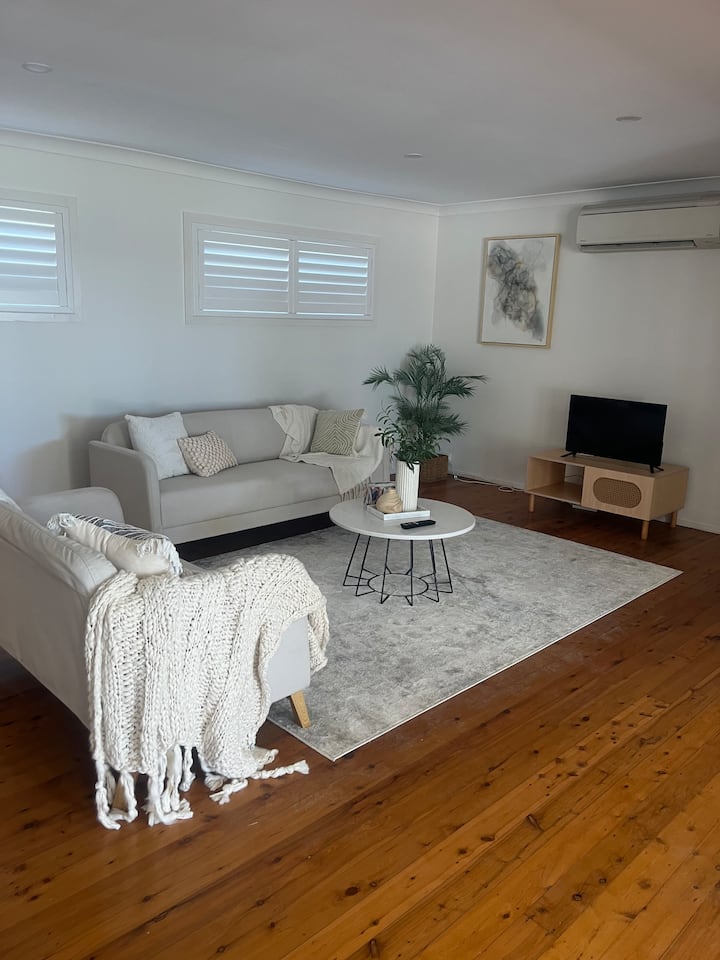 Lakefront Family Retreat • Large Deck W Bbq • Wifi - Central Coast