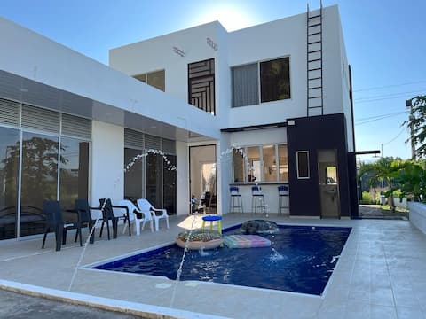 Popular Airbnb listing: Villa Estrella CP beatiful house. Private pool. in Carmen De Apicala