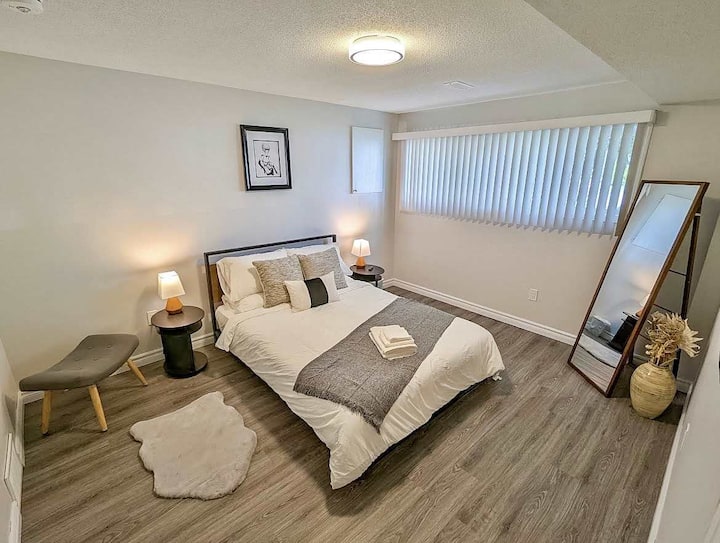 Relaxing Stay Close To Niagara Falls| 2bdr+parking - Saint Catharines