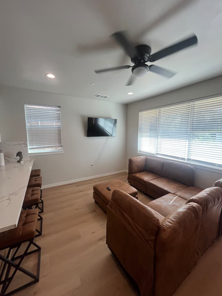 Bright And Spacious New Construction Near Midtown - Sacramento, CA