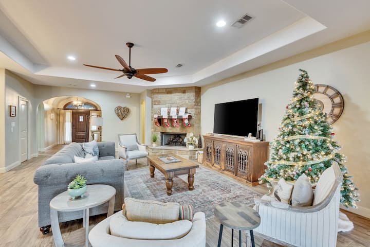 Lake Travis Retreat W/ Pool + Hot Tub | Sleeps 10 - Lago Vista, TX