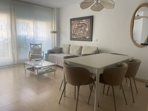 Anuncio de Airbnb popular: Charming apartment, 2-minute walk to the beach en Oliva