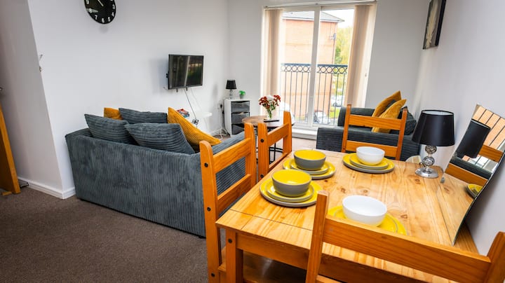 Spacious 2 Bed Apartment - With Off Road Parking - Warrington