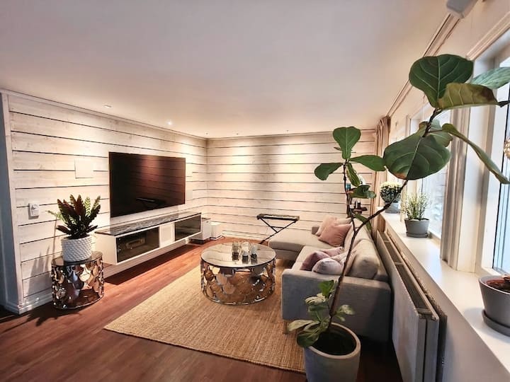 Villa Med Pool & Jacuzzi – Huddinge Stockholm - Stockholm